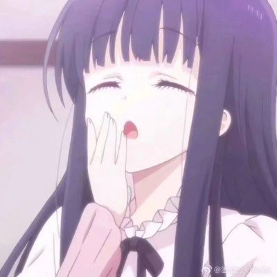 俄主播穿中国红播报中俄元首会晤